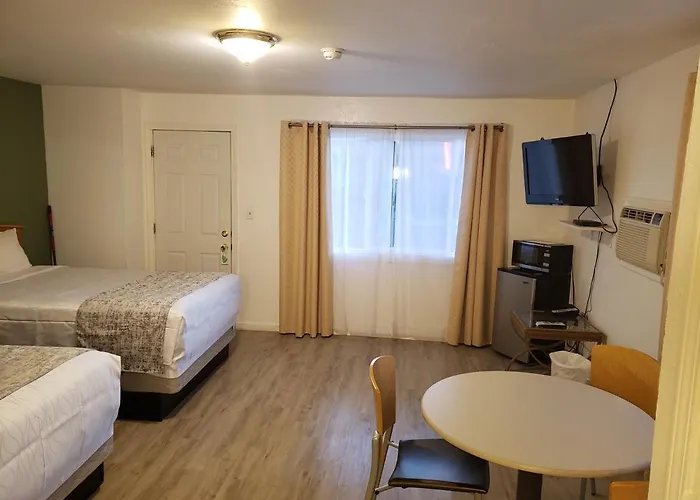 Deluxe Motel 3*