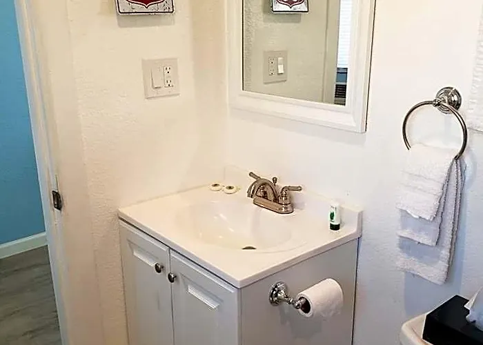 Deluxe Motel