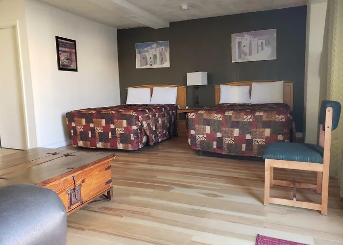 Deluxe Motel 3*